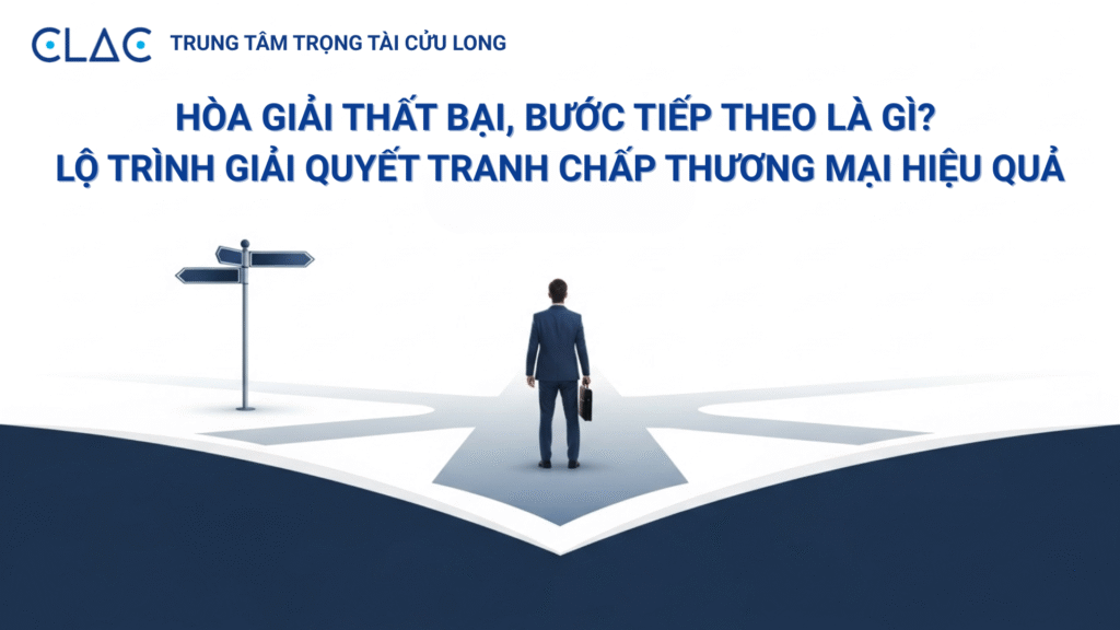 Hình ảnh ngã rẽ với hai biển chỉ dẫn "Trọng tài" và "Tòa án", minh họa lựa chọn của doanh nghiệp sau khi hòa giải thất bại.