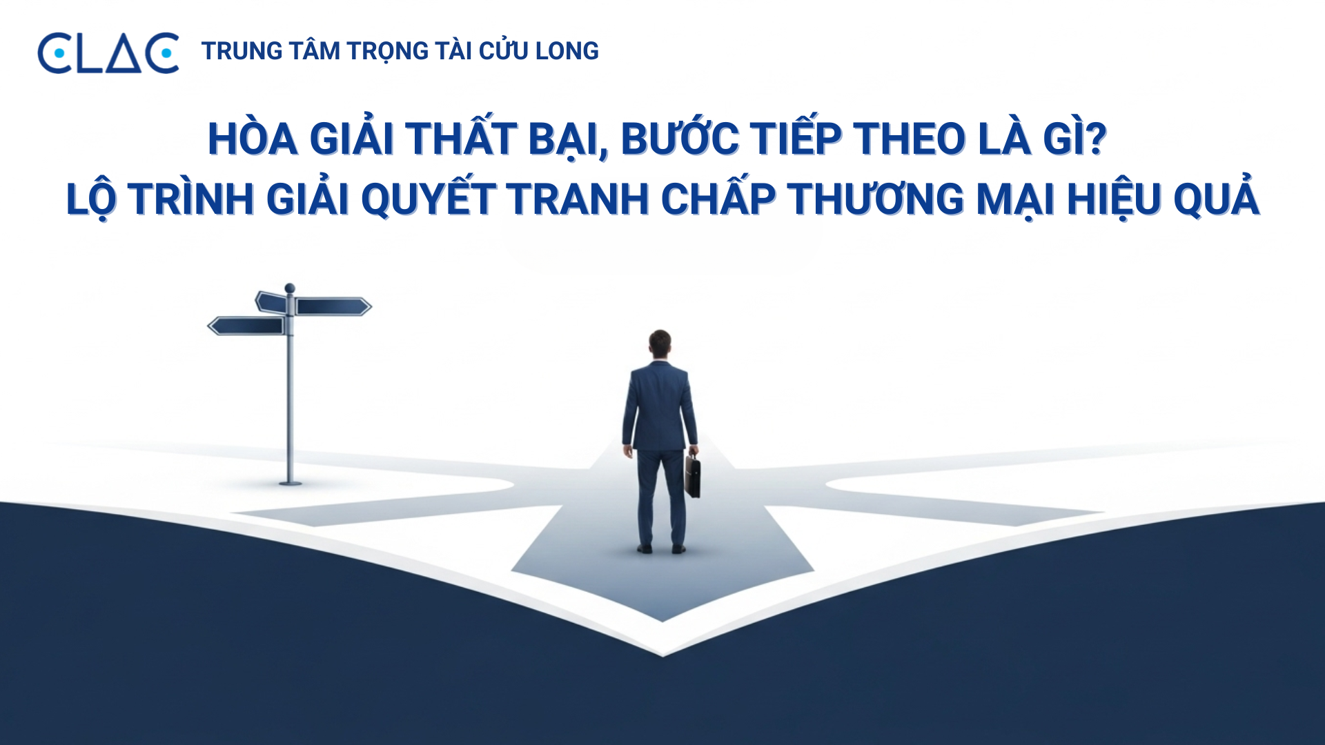 Hình ảnh ngã rẽ với hai biển chỉ dẫn "Trọng tài" và "Tòa án", minh họa lựa chọn của doanh nghiệp sau khi hòa giải thất bại.