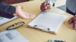 Quy trình thành lập Hội đồng Trọng tài CLAC theo Điều 17 & 18 Quy tắc Tố tụng. Tìm hiểu sự khác biệt giữa HĐTT 03 người và Trọng tài viên duy nhất để chọn phương án tối ưu.